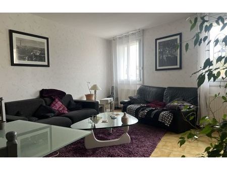 location appartement 4 pièces 105 m² sathonay-village (69580)