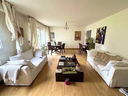 appartement ifs 79.68 m² t-3 à vendre  198 000 €