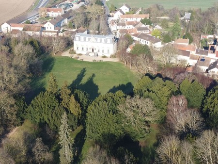 - 30km de paris - chateau xviii-xixeme a restaurer - 5 hectares d'un parc superbe - enviro
