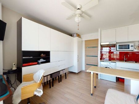 location appartement  26 m² t-1 à carqueiranne  650 €