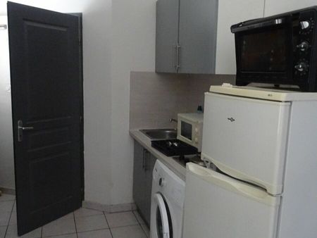 location appartement  m² t-1 à salernes  461 €