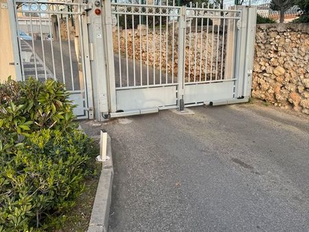 place de parking privative dans résidence sécurisée - pont de vivaux