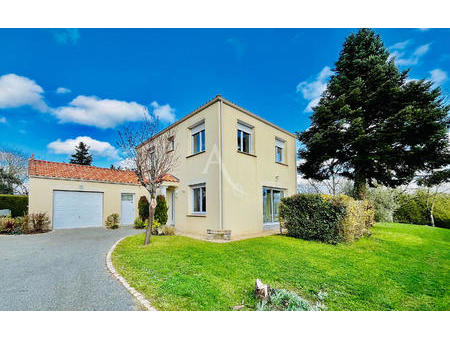 vente maison à dompierre-sur-yon (85170) : à vendre / 150m² dompierre-sur-yon