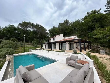 montauroux - villa entièrement rénovée sur terrain de 4500m² avec piscine à débordement...