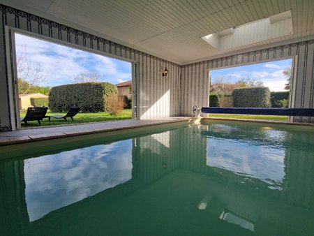 maison individuelle avec jardin  garage  piscine et plus encore...