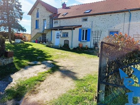 a vendre dans l'allier  maison rénovée avec goût et grange