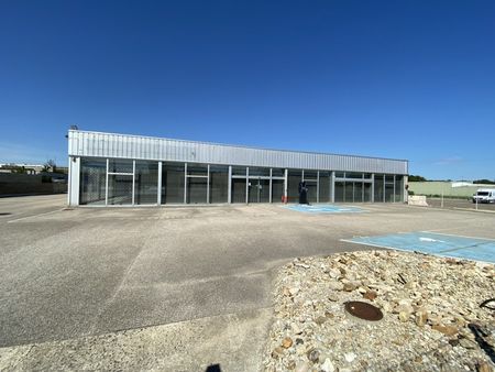 local commercial 813 m² auxerre