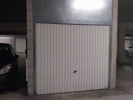 garage avec mezzanine sous sol résidence