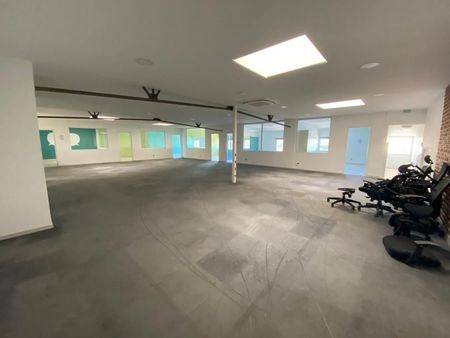 bureau 300 m²