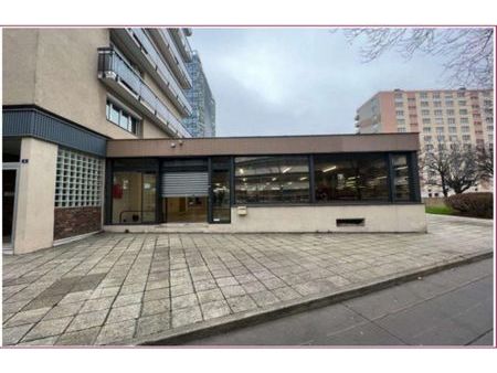 local commercial 880 m²