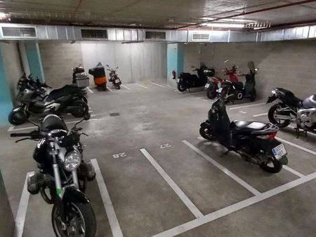 location parking moto sécurisé - journée et semaine - paris centre