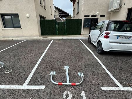 place de parking - sécurisé