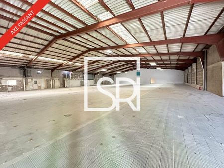 local commercial 2 800 m²
