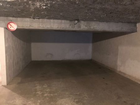 place de parking en sous-sol proche bab2