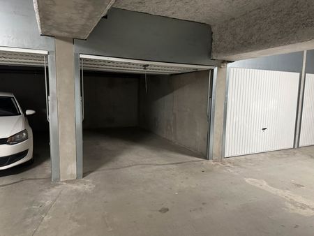 garage souterrain environ 15m2