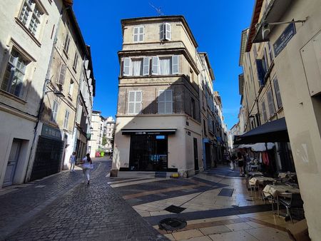 cession bail commercial boutique 28m² avignon centre historique - rue piétonne et commerça