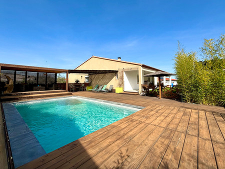 belle villa de plain pied  4 faces  avec 4 chambres  garage  jardin  piscine et vue canigo