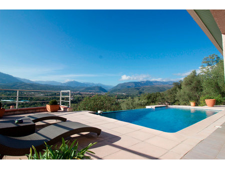 belle villa avec 3 chambres  piscine  garage  vues sur les montagnes  appartement indépend
