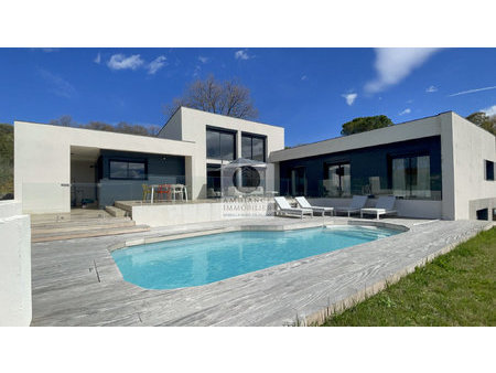 maison contemporaine avec piscine