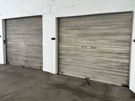 lot de deux garages fermés
