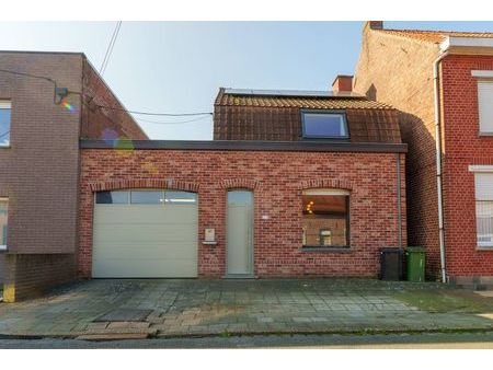 maison rénovée à vendre avec garage intérieur à hollebeke