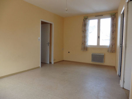 location appartement 2 pièces 35m2 sévérac d'aveyron 12150 - 295 € - surface privée