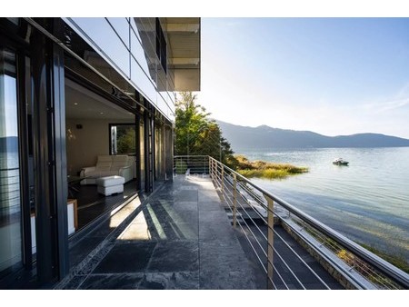 brison-saint-innocent- villa d'architecte 167 m² - pieds dans l'eau- lac du bourget. une p