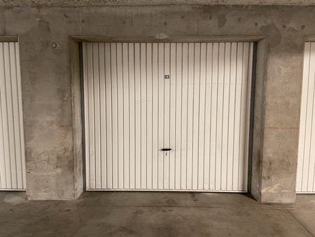 garage simple sécurisé/ électricité