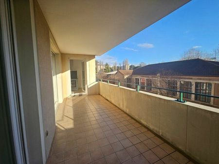 location appartement  m² t-4 à neuville-sur-saône  1 300 €