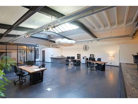 espace de bureaux/loft de 170 m² + parking