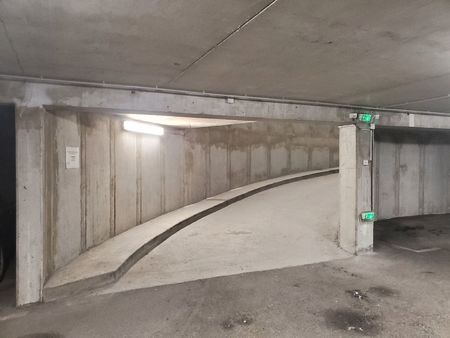 place de parking sécurisée sous sol