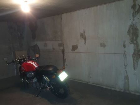 location parking moto box fermé