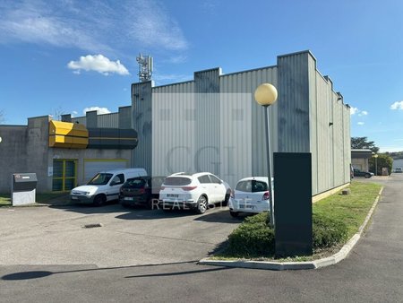 location d'entrepôt de 910 m² à saint-genis-laval - 69230