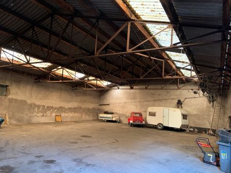 location hangar : affaire personnelle   gardiennage camping-car ..
