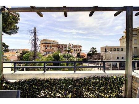 cannes - villa avec piscine et toit terrasse jouissant d'une vue mer