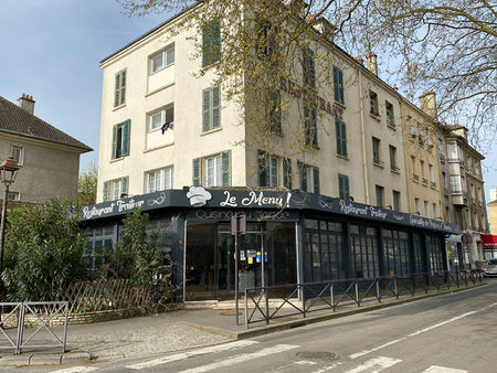 local commercial melun 150 m2