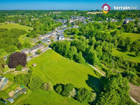 superbe terraon à bâtir dansun cadre pittoresque