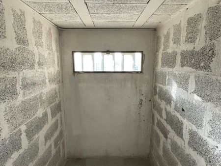 cave / cellier / box de stockage sans humidité au 8e étage avec ascenseur