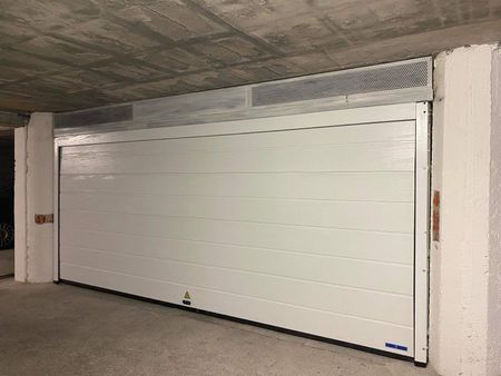 double garage a vendre 28 m carrée . centre ville
