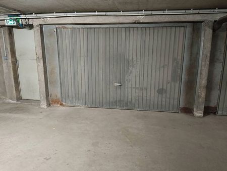 garage 2/3 voitures sécurisé quartier saurupt