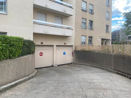 parking 2 places mairie d’issy