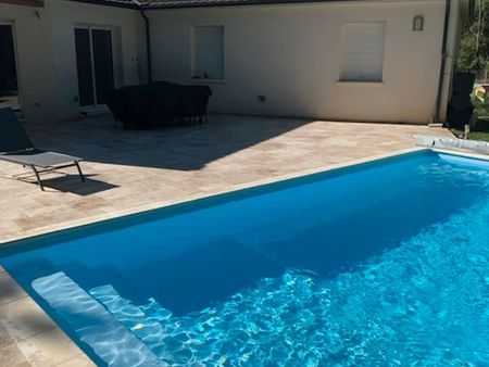 maison récente avec piscine
