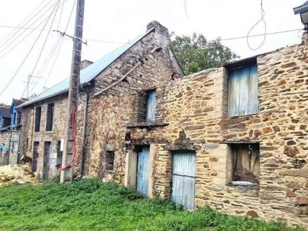 charmantes maisons bretonnes en pierre  à restaurer entièrement
