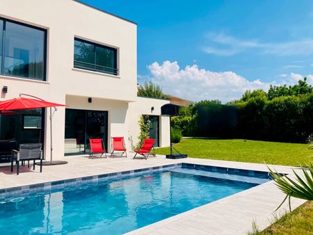 villa contemporaine récente de type 6 avec piscine sur 1000 m2 de terrain
