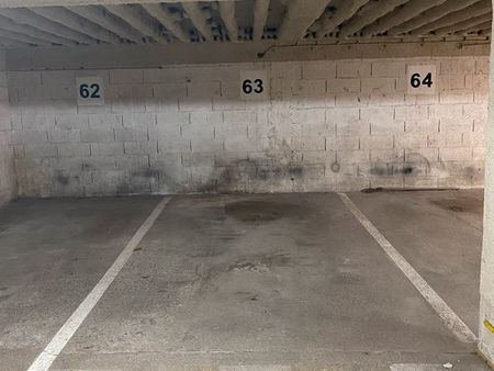 place de parking sécurisée en sous-sol