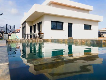 superbe villa 145m²  4 faces  piscine  4 chambres  proche mer et perignan