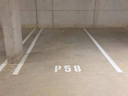 place de parking couverte et sécurisée