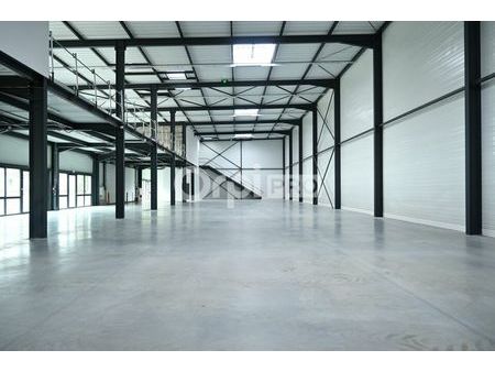 local d'activité 1 120 m²