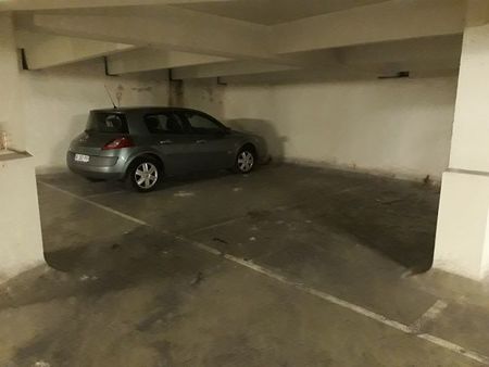 parking/box 1 pièce 5 m²