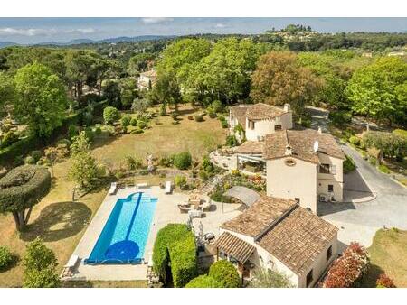 valbonne : propriété de charme avec piscine et vue dans un domaine fermé